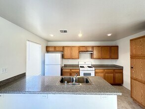 6058 Las Nubes Dr in Las Vegas, NV - Building Photo - Building Photo
