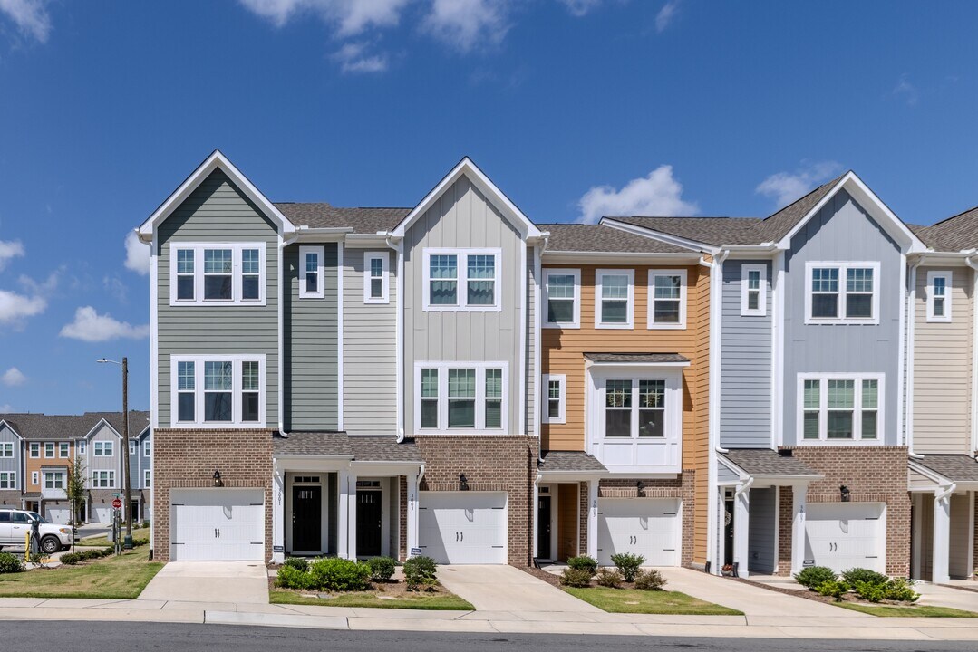 3001 Worthy Wy in Durham, NC - Foto de edificio