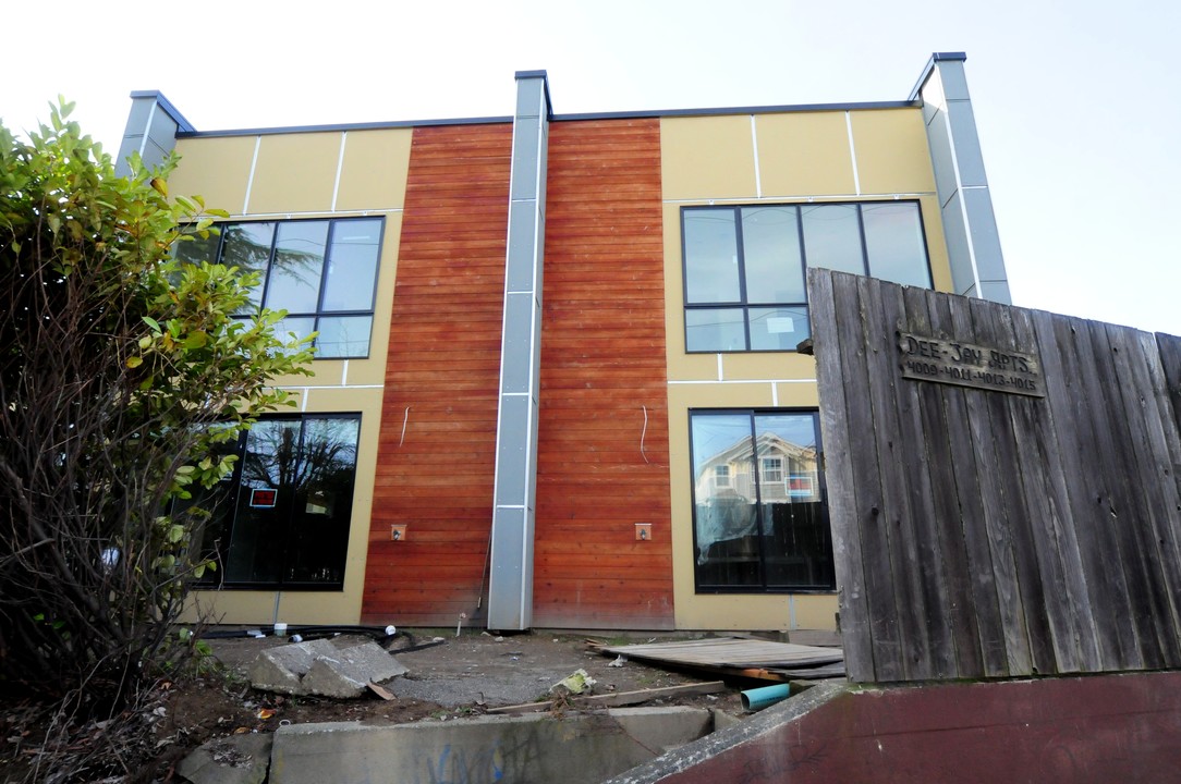 4009 California Ave SW in Seattle, WA - Building Photo