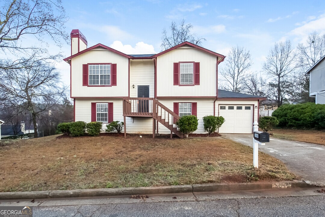 3048 Laurengate Dr in Decatur, GA - Foto de edificio