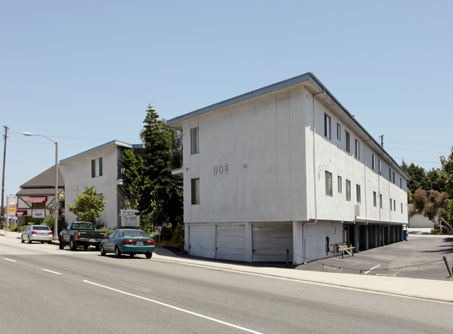 Redondo Apartments in Redondo Beach, CA - Building Photo - Building Photo