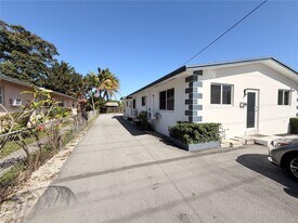 95-97-97 NE 168th St in North Miami Beach, FL - Building Photo