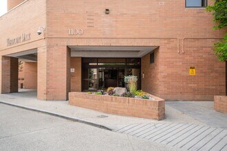 1100-1100 8 Ave SW in Calgary, AB - Building Photo - Building Photo