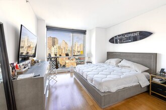 200 Chambers St in New York, NY - Building Photo - Building Photo