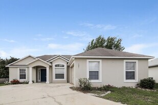 1001 Gary Dr in St. Cloud, FL - Building Photo