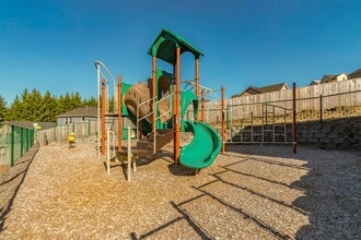 855 NE Hill Way in Estacada, OR - Building Photo - Building Photo