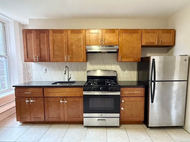 90 Jordan Ave in Jersey City, NJ - Building Photo - Building Photo