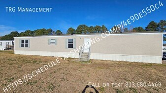221 Riggs Rd in Hubert, NC - Building Photo