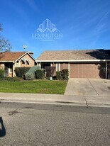 7956 Orchard Woods Cir in Sacramento, CA - Building Photo