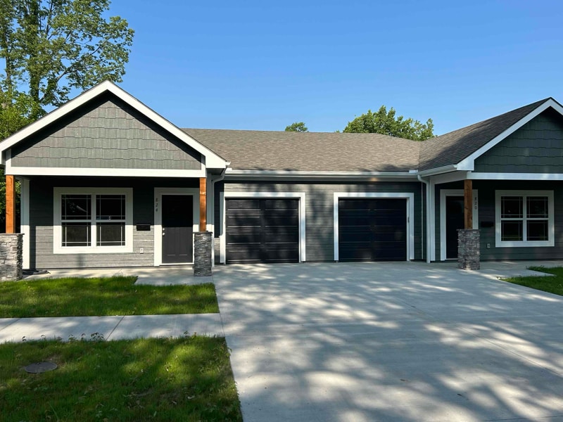 820 S Poplar St in Ottawa, KS - Building Photo