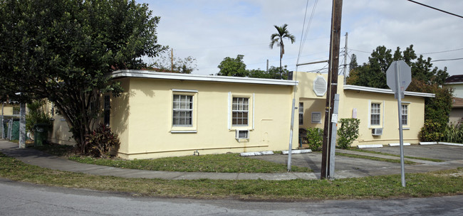 2794 SW 30th Ave in Miami, FL - Building Photo - Building Photo