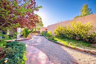 953 Camino de Chelly in Santa Fe, NM - Building Photo - Building Photo