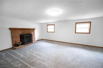 273 Allen Dr in Kent, OH - Building Photo - Building Photo