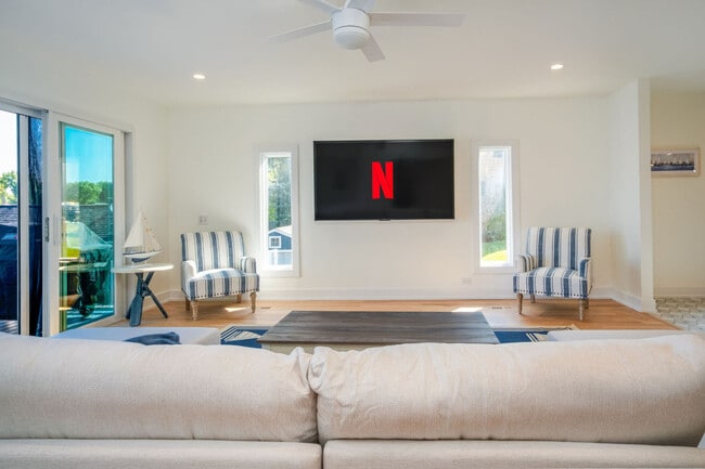 184 Grand Ave in Fox Lake, IL - Building Photo - Building Photo