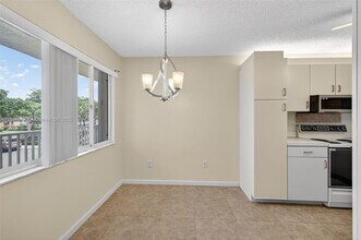 7214 S Devon Dr in Tamarac, FL - Building Photo - Building Photo