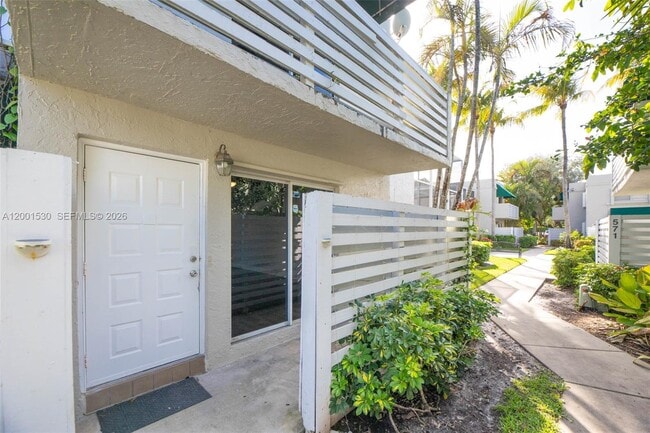 565 NW 97th Ave in Plantation, FL - Building Photo - Building Photo