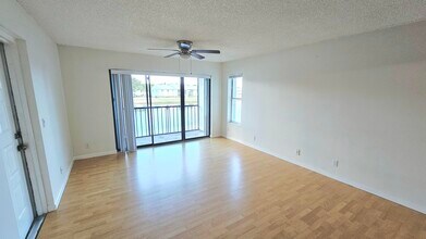 1001 Green Pine Blvd in West Palm Beach, FL - Building Photo - Building Photo