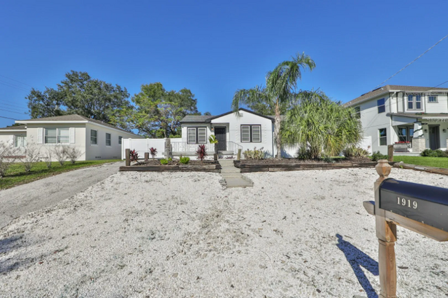 property at 1919 W Grace St