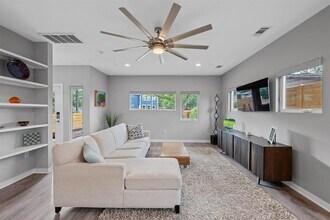 3008 E 14th 1/2 St in Austin, TX - Building Photo - Building Photo