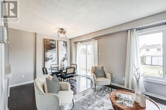 13 Hanning Ct in Bowmanville, ON - Building Photo - Building Photo