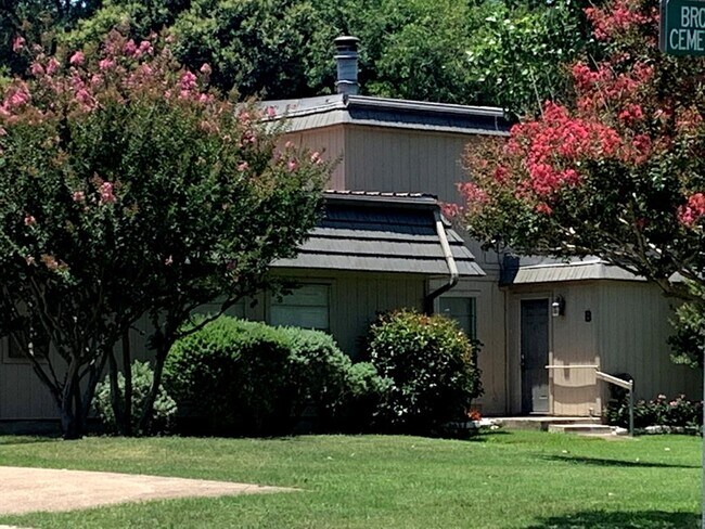 property at 710 Castle Ridge Rd