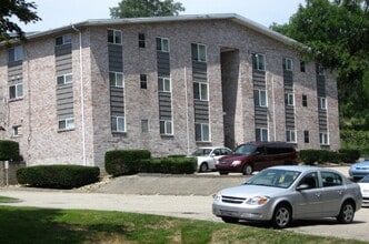 Park Avenue Apartments in West Mifflin, PA - Foto de edificio - Building Photo