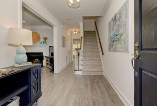 27 Mt Vernon Cir in Dunwoody, GA - Building Photo - Building Photo