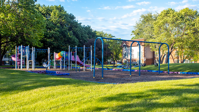 Schaumburg- International Village in Schaumburg, IL - Building Photo - Building Photo