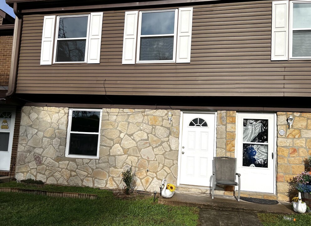 5381 Big Tyler Rd in Cross Lanes, WV - Building Photo