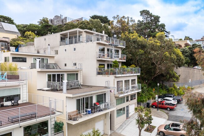 695 Noe St in San Francisco, CA - Foto de edificio - Building Photo