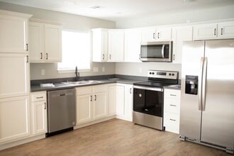 1610 Green Valley Cir in Manhattan, KS - Building Photo - Building Photo