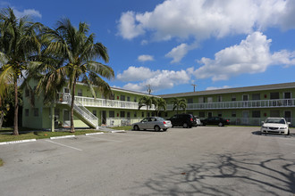 702 N L St in Lake Worth, FL - Building Photo - Building Photo