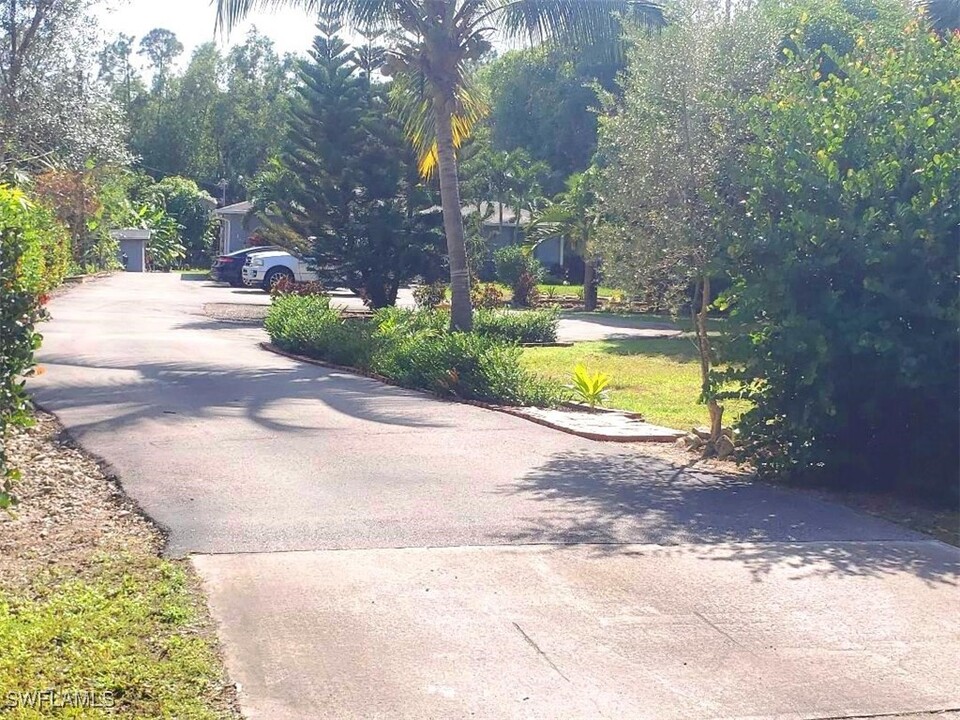 3550 23rd Ave SW in Naples, FL - Building Photo