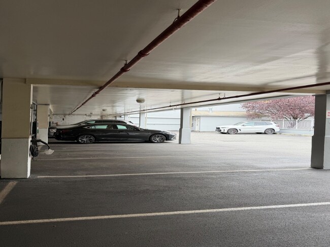 3112 Emmons Ave, Unit 203 in Brooklyn, NY - Foto de edificio - Building Photo