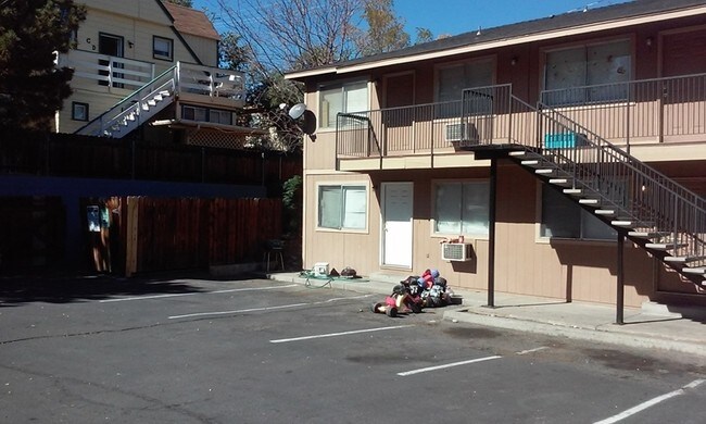 3040 Berrum Pl in Reno, NV - Foto de edificio - Building Photo