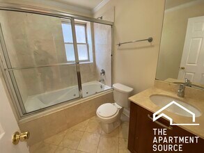 6949 N Oakley Ave, Unit 3 in Chicago, IL - Foto de edificio - Building Photo