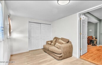 137 Seabreeze Way in Keansburg, NJ - Building Photo - Building Photo