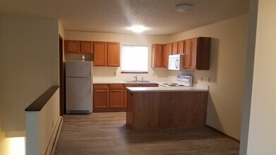 1063 E 16th St, Unit 4 Upstairs in Holland, MI - Building Photo - Building Photo