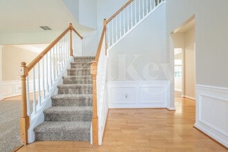 1562 Pondhaven Dr in High Point, NC - Foto de edificio - Building Photo