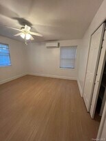 265 Manetto Hill Rd in Plainview, NY - Building Photo