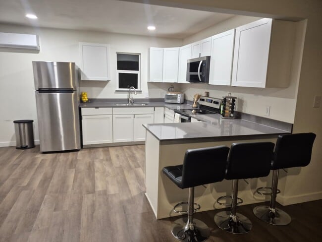 112 Linda Dr in San Marcos, TX - Foto de edificio - Building Photo