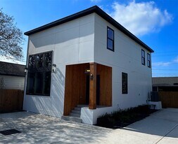 8307 Double in Houston, TX - Building Photo