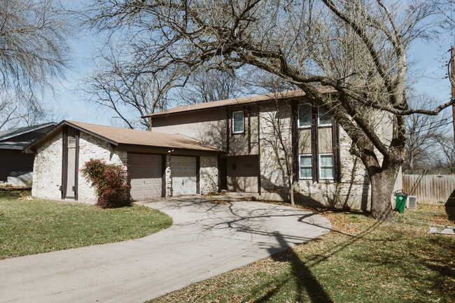 1402 Fairfield Dr, Unit B