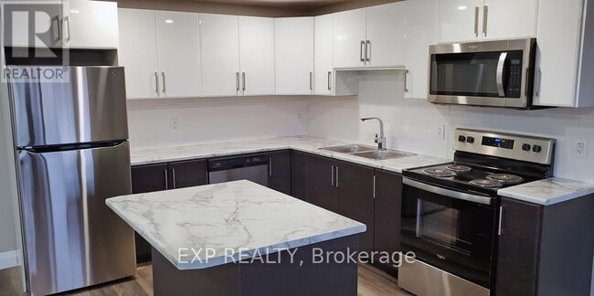 375 Scott St in St Catharines, ON - Building Photo - Building Photo