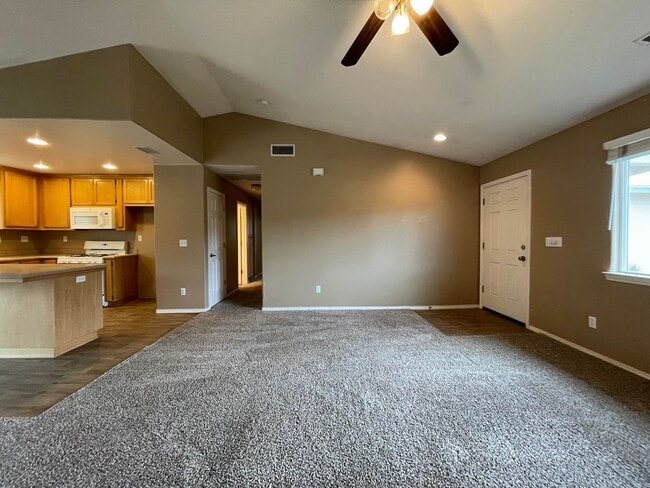 3895 Hillcrest Dr in Templeton, CA - Building Photo - Building Photo