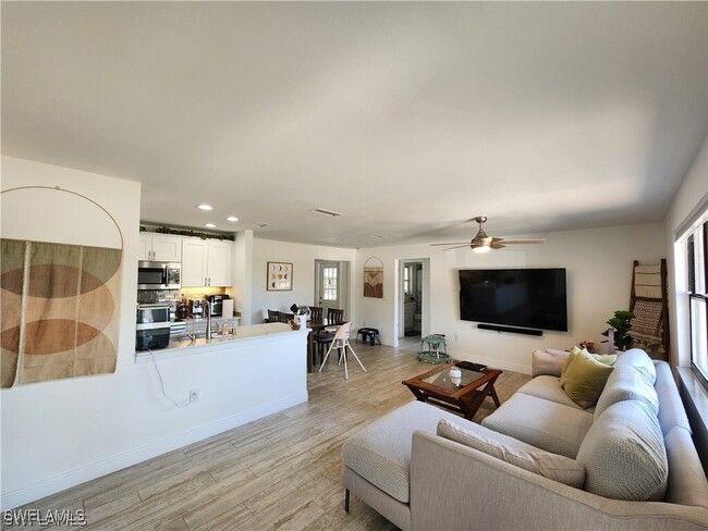property at 1605 S Mayfair Rd