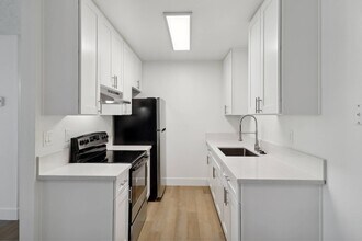 Terre at 1019 Peach in El Cajon, CA - Building Photo - Building Photo