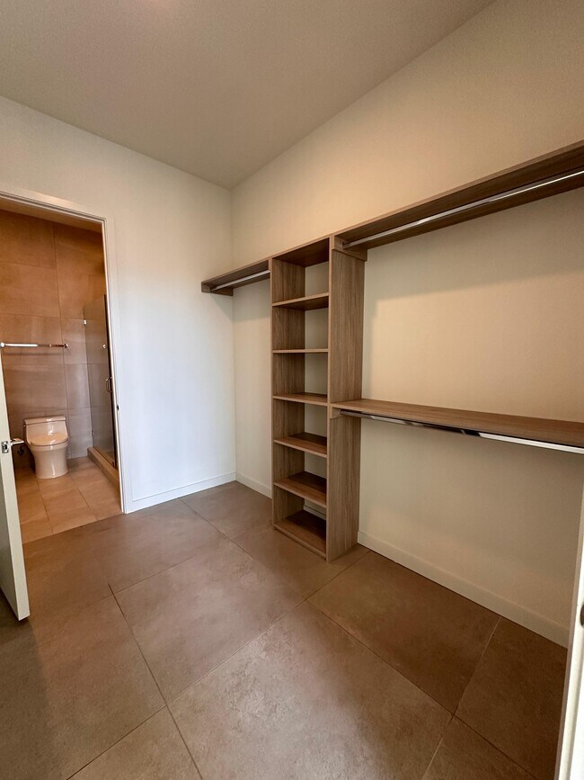 226 NW 33rd St, Unit A7 in Miami, FL - Foto de edificio - Building Photo