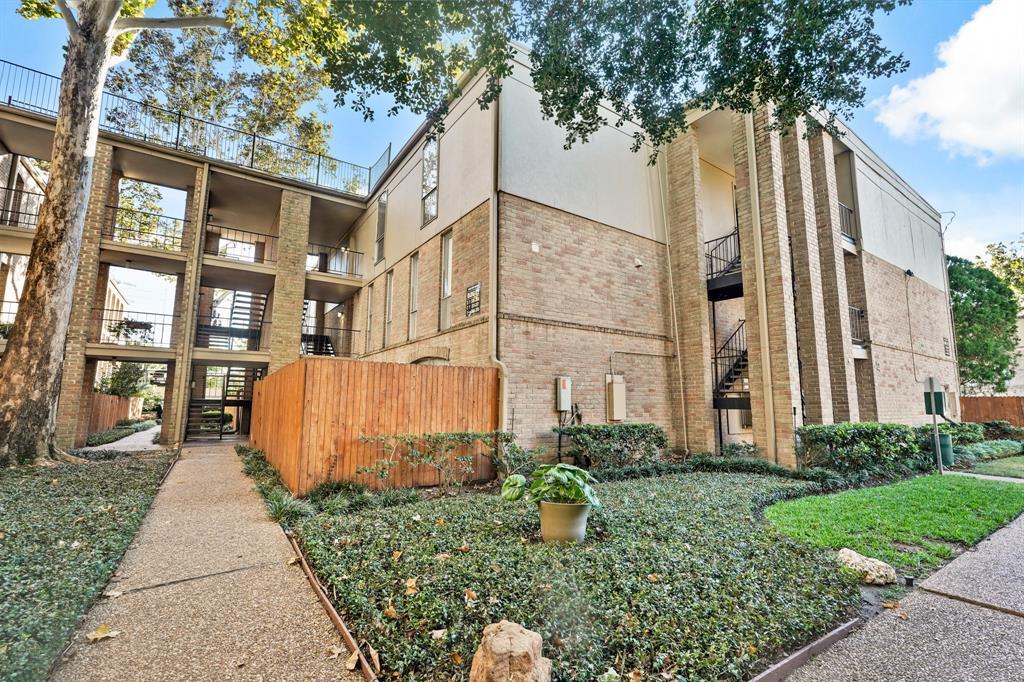 4645 Wild Indigo St in Houston, TX - Foto de edificio