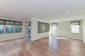 54 Maple Ash in Irvine, CA - Building Photo - Building Photo